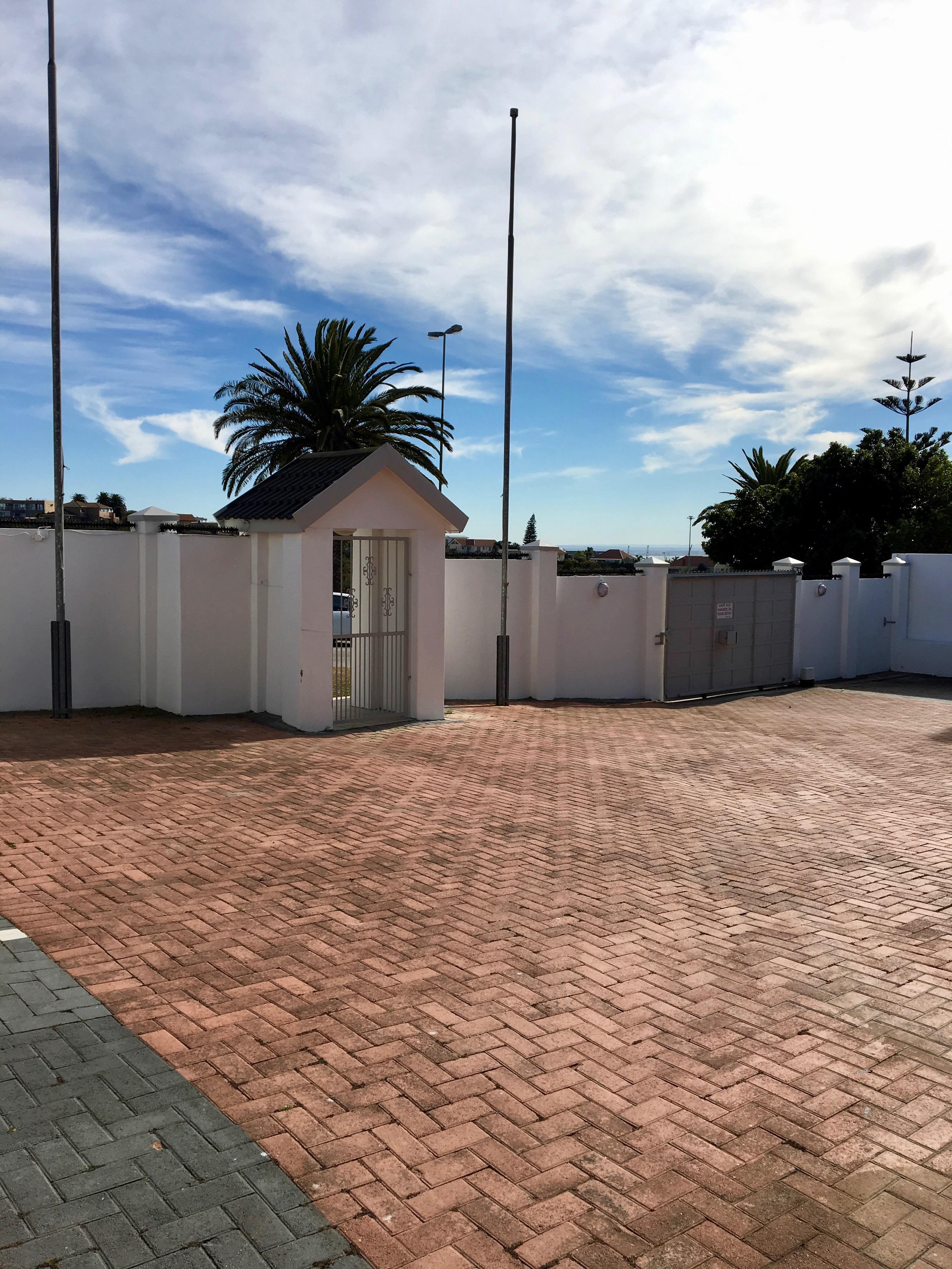 La Mer Guesthouse Port Elizabeth Bagian luar foto