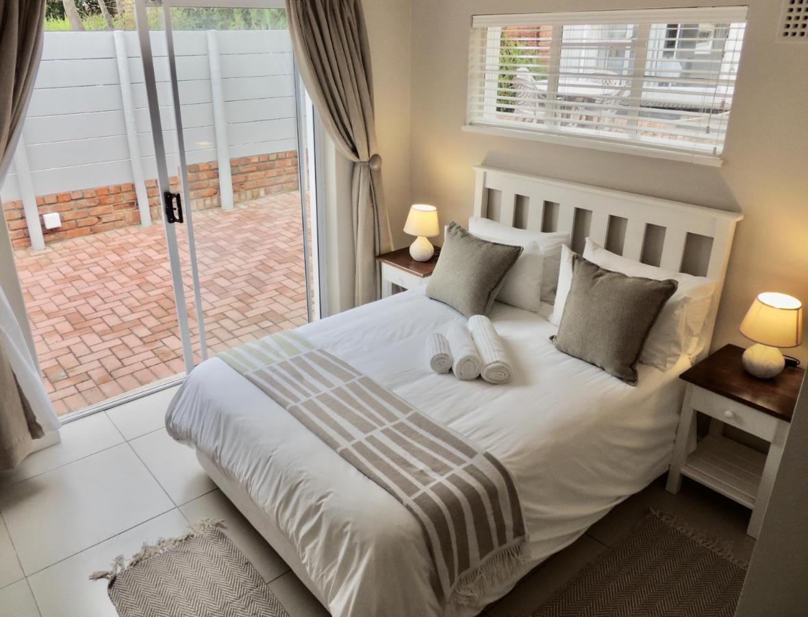 La Mer Guesthouse Port Elizabeth Bagian luar foto